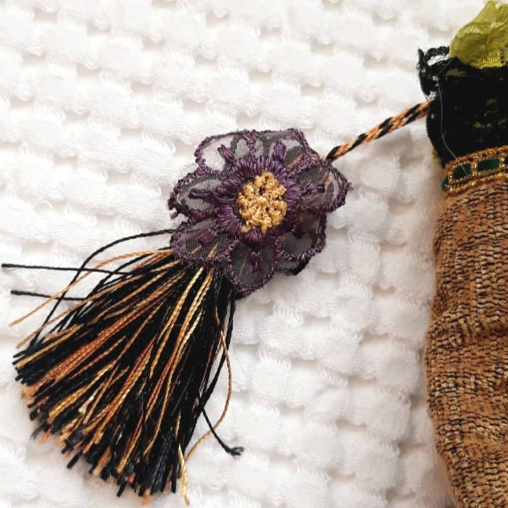 Embellished Whimsical Floral Tapestry Bag - Victorian Style Ruffle Hand Bag - Picture 10 of 16